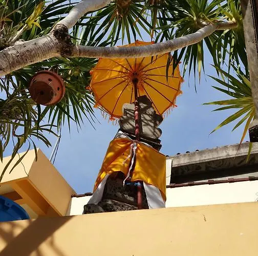 ゲストハウス Ayu Taman Sari 2*